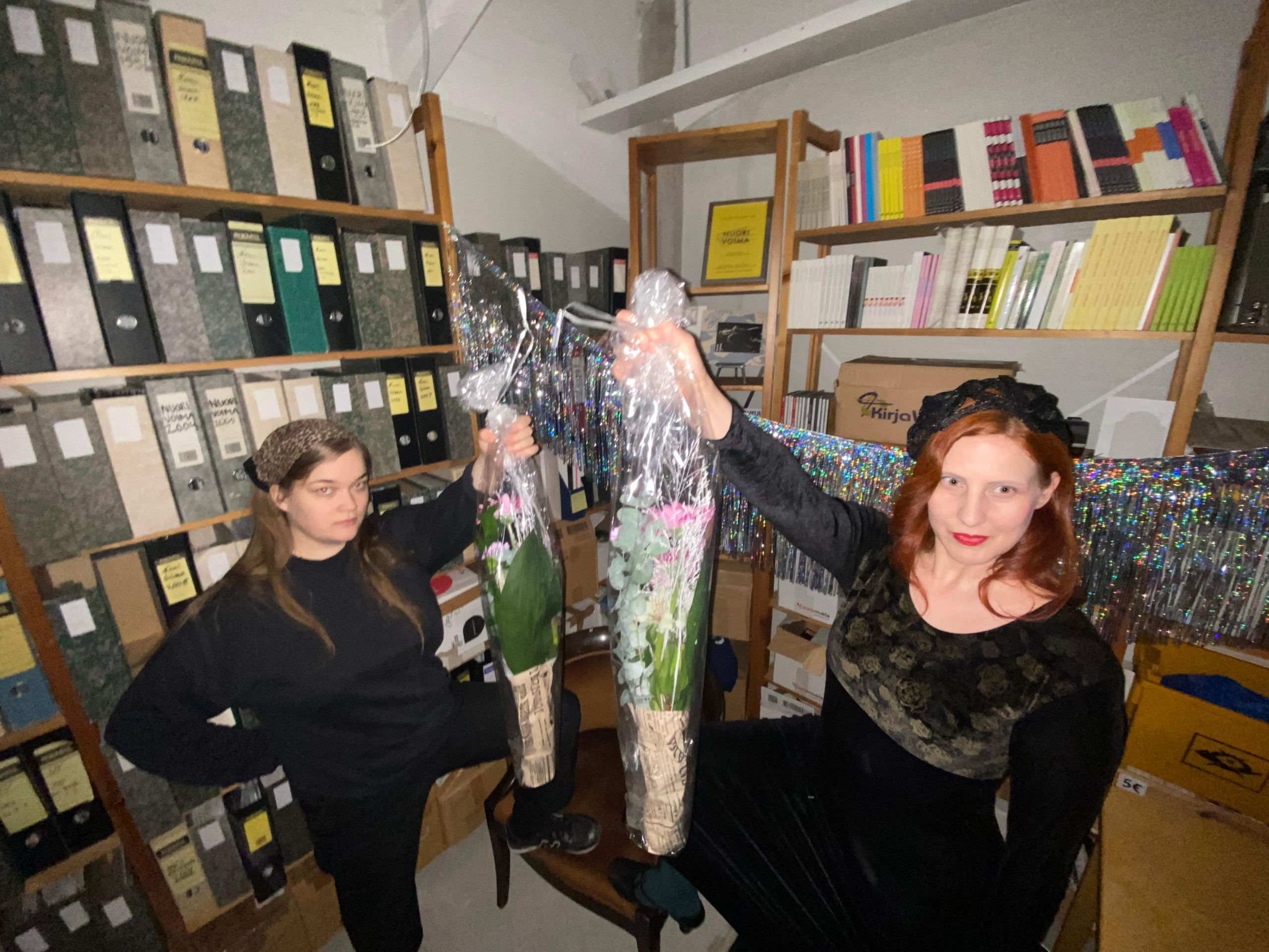 Voittajat poseeraavat